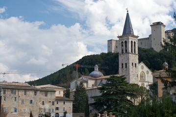 Fototapeta premium Panoramica di Spoleto col Duomo