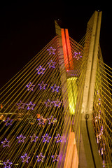 Obraz premium Awesome bridge lit up at night