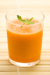 fresh carrot juice and mint