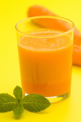 fresh carrot juice and mint