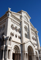 Fototapeta na wymiar Stara katedra w Monte Carlo