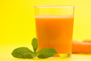 fresh carrot juice and mint