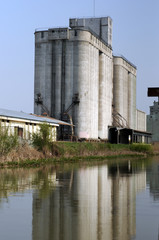 grain storage tanks