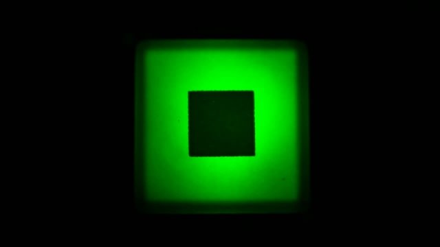 Signal d'autorisation vert, clignotant.