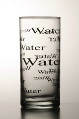 Bicchiere d acqua vuoto