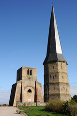 bergues tour pointue et carrée