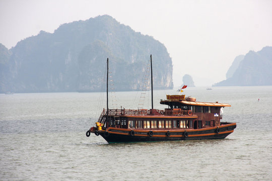 jonque en baie de halong