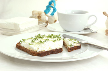 Quark mit Kresse bestreut zum Frühstück