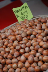 Hazelnuts at the price of 7.50 euro