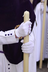 Cofrade en procesi&oacute;n de Semana Santa