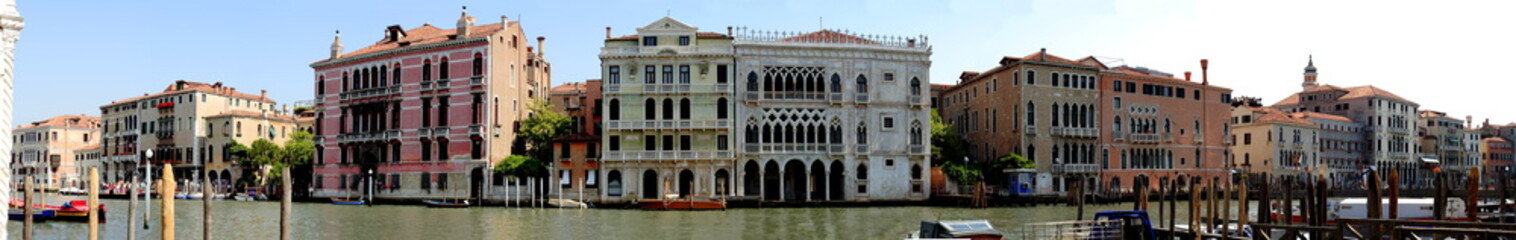 Fototapeta na wymiar PANORAMIQUE Ca 'd'Oro - Canal Grande, Venise, Italie
