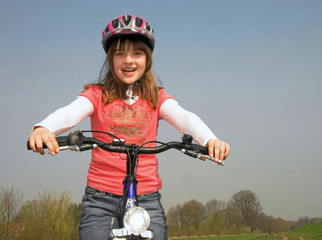 Mädchen mit Fahrrad