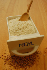 Mehlbox mit Schäufelchen