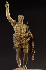 Statue de César (Via Dei Fori Imperiali) - Rome, Italie