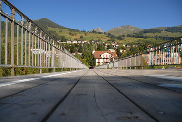 Br&uuml;cke mit Blick auf Scuol