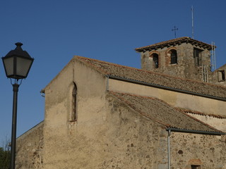 Fototapeta na wymiar Iglesia y farola