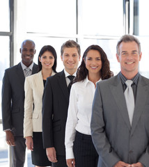 Obraz premium businesspeople from different cultures looking at camera