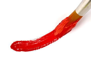Pinsel mit roter Farbe