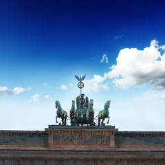 Obraz premium Blauer Himmel über Berlin
