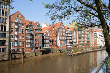 Fototapeta premium Berühmtes Nikolaifleet (Deichstraße) in Hamburg