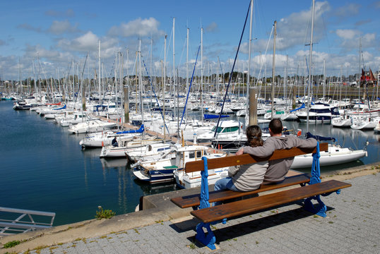 Couple sur un banc