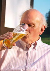 Fototapeta premium Bier trinken