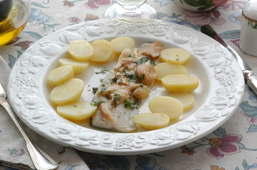 Filetto di trota alle patate ed ai finferli trifolati