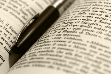 libro con penna