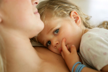 jeune maman avec bébé