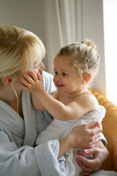 jeune femme avec enfant