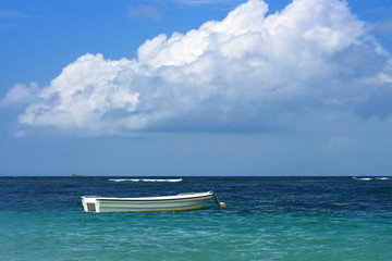 Naklejka na ściany i meble Boat on a tropical beach