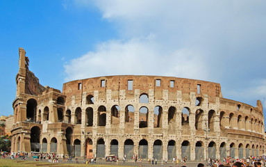 Obraz premium The Colosseum, famous ancient amphitheater in Rome