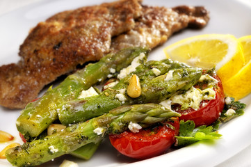Grüner Spargel mit Schnitzel