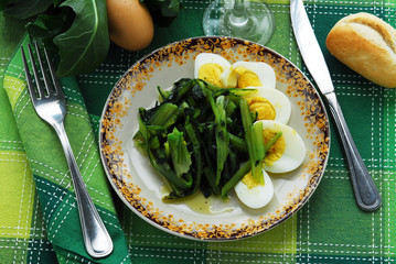 Cicoria lessa in insalata con uova sode - Contorni