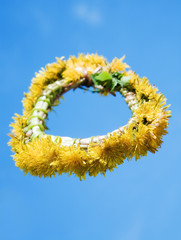 The wreath of dandelions