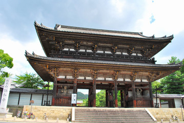 Obraz premium Majestic entrance of ancient temple