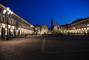 Fototapeta na wymiar Piazza San Carlo w Turynie jest sercem Turyn.