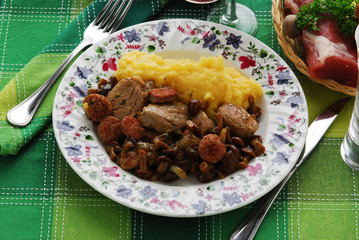 Funghi chiodini con lombo e salsiccia - Secondi di carne L.