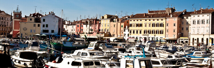 Fototapeta na wymiar Blick auf den Hafen von Rovinj