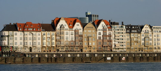 Altbauarchirektur an der Düsseldorfer Rheinuferpomenade