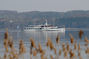 Fototapeta premium Ammersee, Schifffahrt, Herrsching