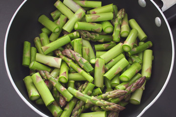 asparagus in the pan