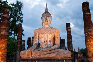 Twilight at Sukhothai historical park, Thailnad