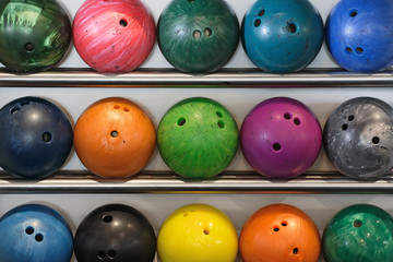 Bowling balls - 13593521