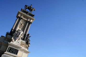 Fototapeta na wymiar Estatua de Alfonso VIII
