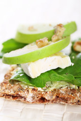 brie, apples and walnut cracker