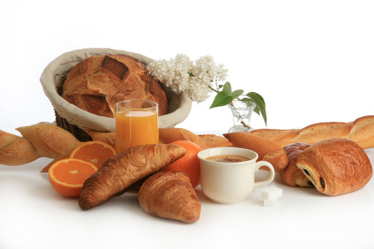 petit dejeuner, caf&eacute;, jus de fruit et viennoiseries