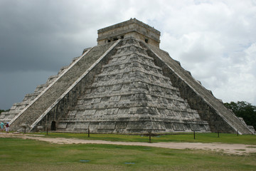 la c&eacute;l&egrave;bre pyramide de Chichen Itza au Mexique