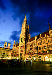 Obraz premium The night scene of Munich town hall