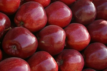 red apples